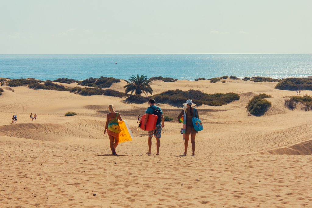 spiaggia con le dune - consulenze di web marketing, seo, siti web, loghi e testi a Gran Canaria